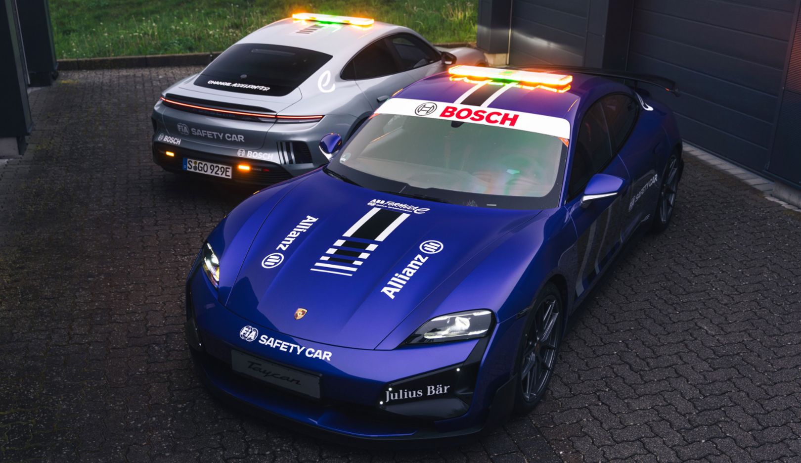 Porsche Taycan Turbo GT, Porsche Taycan Turbo GT con paquete Weissach, coche de seguridad F&oacute;rmula E, 2024, Porsche AG