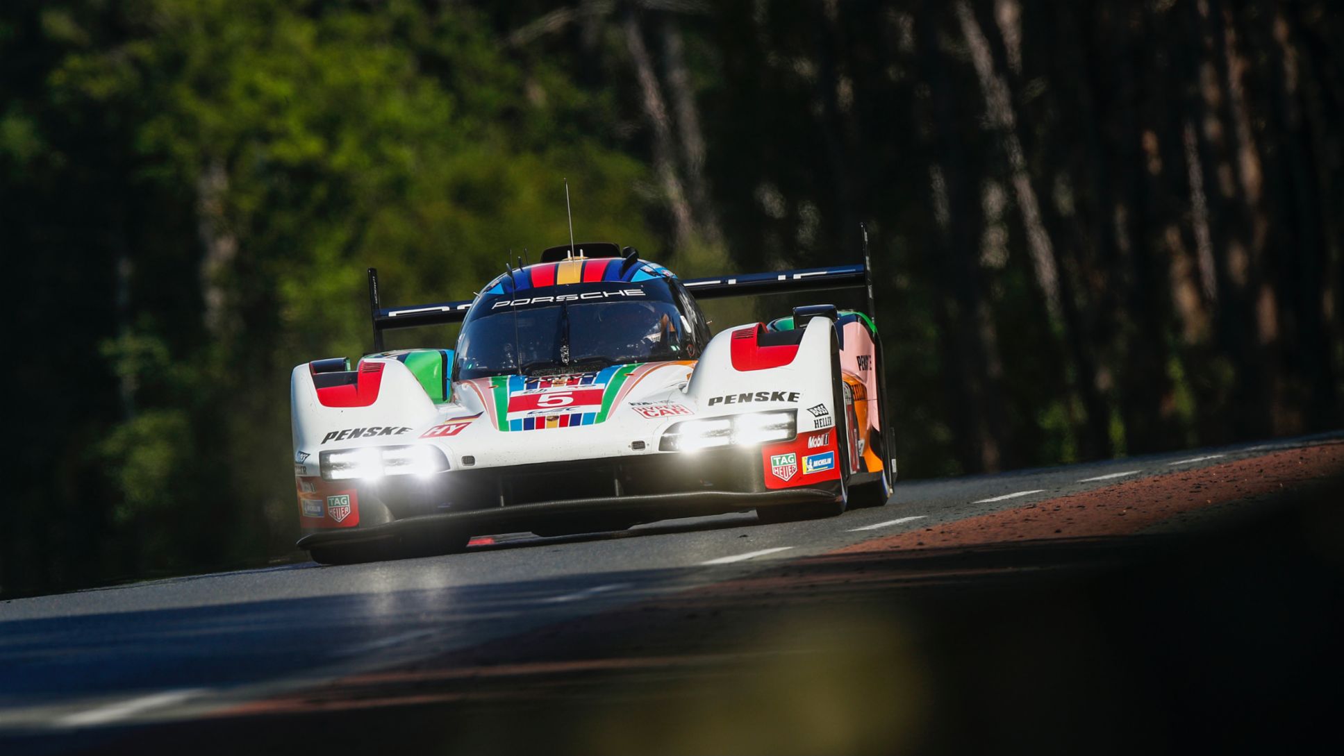 Porsche 963, Porsche Penske Motorsport (#5), Dane Cameron (USA), Michael Christensen (DK), Frederic Makowiecki (F), 24 Stunden von Le Mans, France, 2023, Porsche AG