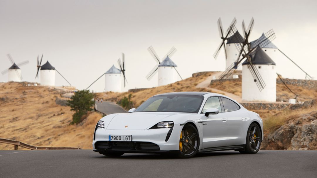 Porsche Taycan Turbo S, 2020, 40º aniversario de Porsche Ibérica (1984-2024)