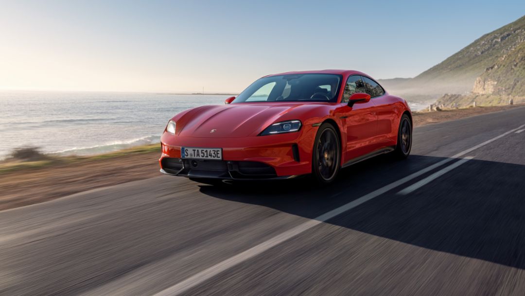 Innovazioni inedite per il nuovo Model Year di Taycan: prestazioni ancora pi&ugrave; emozionanti, performance in pista ancora pi&ugrave; esaltanti, esperienza di guida e di visualizzazione migliorata