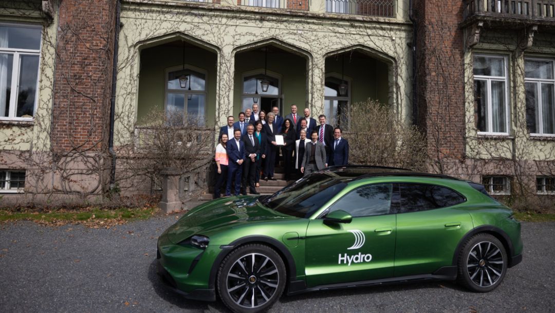 Taycan Turbo Cross Turismo, Porsche AG y Norsk Hydro, Oslo, 2023, Porsche AG