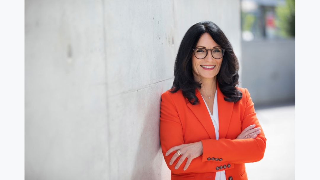 Miembro del Consejo Directivo de Porsche AG responsable de Compras