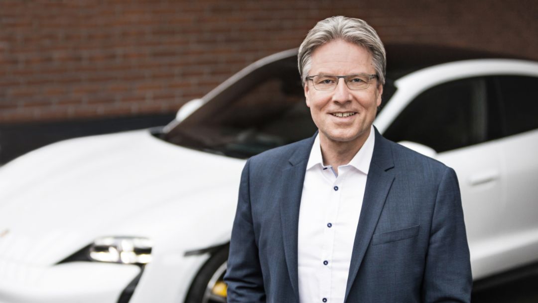 Miembro del Consejo Directivo de Porsche AG responsable de Recursos Humanos y Asuntos Sociales