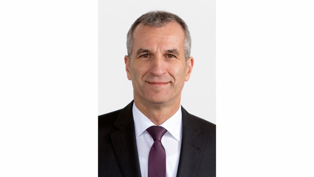 Miembro del Consejo Directivo de Porsche AG responsable de Producción y Logística