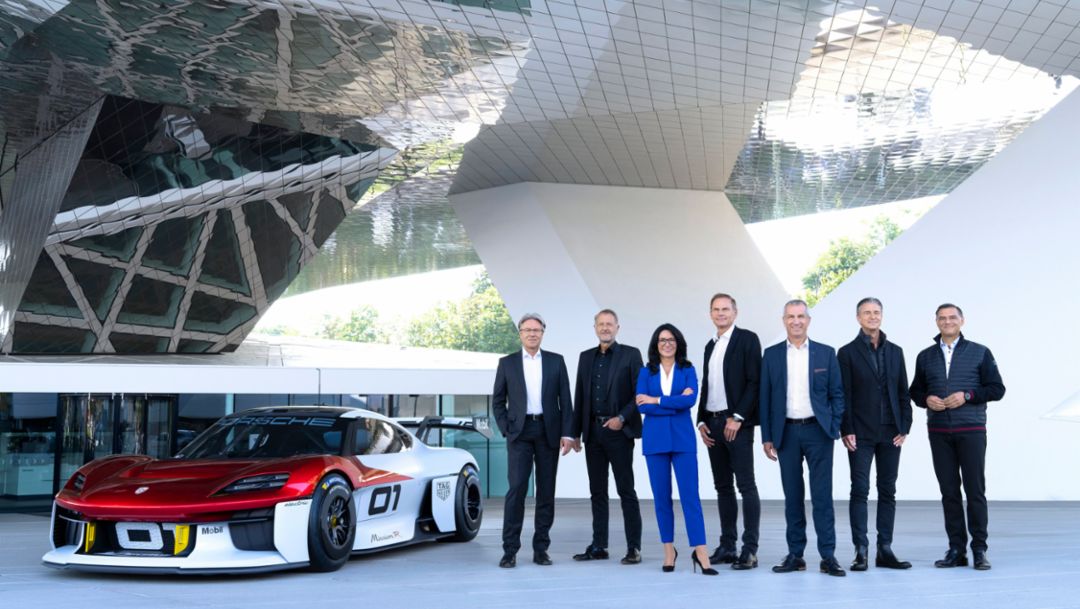 Executive Board Porsche AG: Andreas Haffner, Member of the Executive Board, Human Resources and Social Affairs, Detlev von Platen, Member of the Executive Board, Sales and Marketing, Barbara Frenkel, Member of the Executive Board, Procurement, Dr. Oliver Blume, Chairman of the Executive Board, Albrecht Reimold, Member of the Executive Board, Production and Logistics, Lutz Meschke, Deputy Chairman of the Executive Board, Finance and IT, Dr. Michael Steiner, Member of the Executive Board, Research and Development (l-r), 2021, Porsche AG