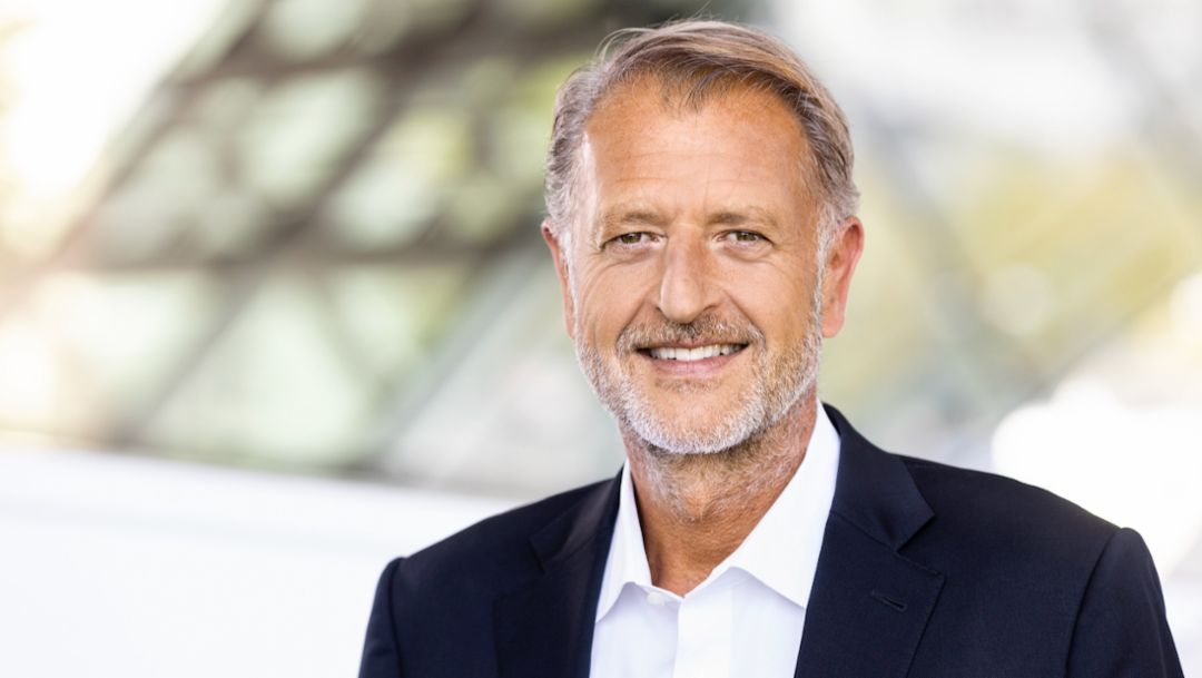 Miembro del Consejo Directivo de Porsche AG responsable de Ventas y Marketing
