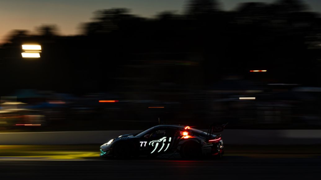 Porsche 911 GT3 R, AO Racing (n&ordm; 77), Nick Tandy (GB), Harry King (GB), Alessio Picariello (BEL), Road Atlanta, campeonato IMSA, 2026, Porsche AG
