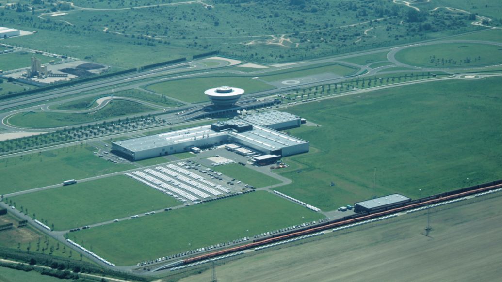 Planta de Leipzig en 2002, 40&ordm; aniversario de Porsche Ib&eacute;rica (1984-2024)