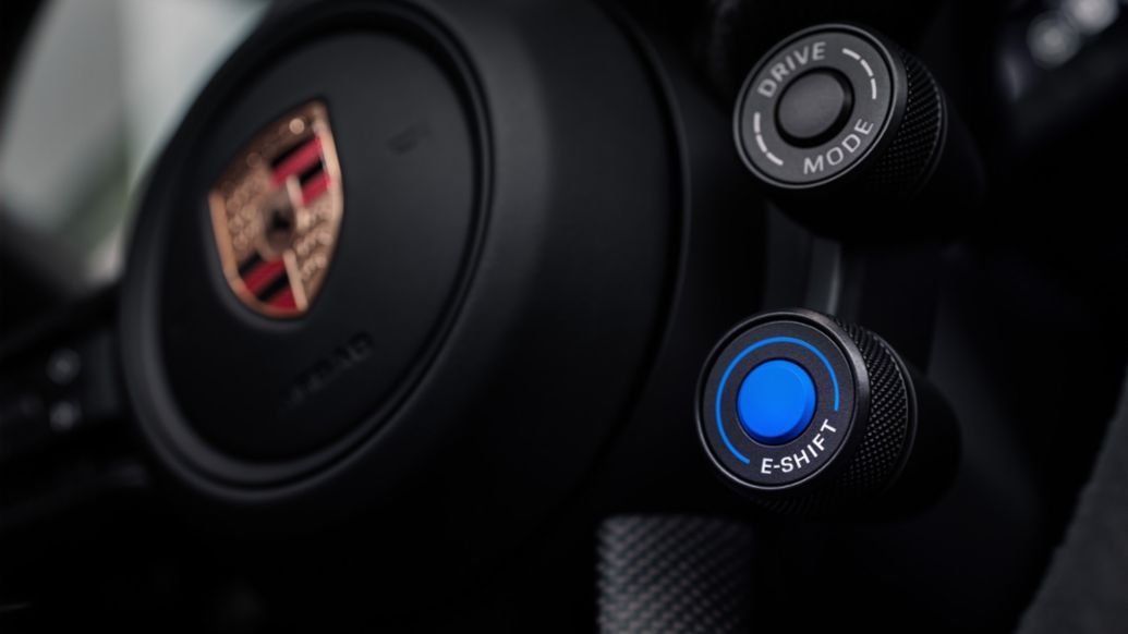 Porsche Taycan Turbo GT, E-Shift mode switch pe volanul GT-sports, 2026, Porsche AG