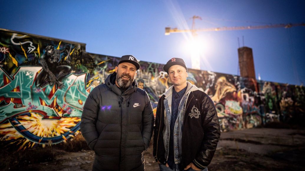 Niko Hüls, Michael „Mikel” Rosemann, Mitglied der Breakdance-Gruppe „Flying Steps”, l-r, Roadtrip Back2Tape, Berlin, 2020, Porsche AG