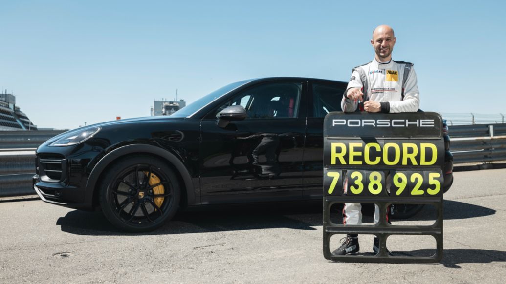 Lars Kern, piloto de pruebas de Porsche, prototipo del Cayenne, N&uuml;rburgring Nordschleife, 2021, Porsche AG