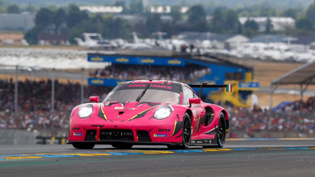 Porsche 911 RSR, Iron Dames (#80), Sarah Bovy (B), Rahel Frey (CH), Michelle Gatting (DK), 24 Stunden von Le Mans, Rennen, 2023, Porsche AG