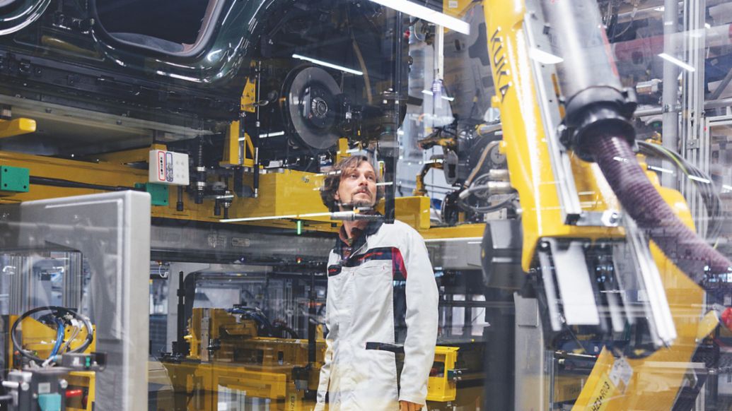 Sebastian B&ouml;ttcher, planificador de recursos operativos, f&aacute;brica de Porsche en Leipzig, 2024, Porsche AG