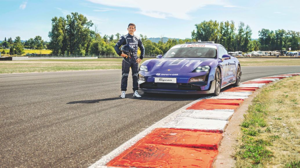 Bruno Correia, piloto del Taycan Turbo GT con paquete Weissach, coche de seguridad en Fórmula E, 2024, Porsche AG