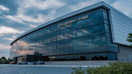 Porsche Financial Services, Inc. Closes Inaugural $911 Million SEC-Registered Prime Auto ABS Transaction