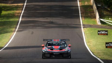 Mark Webber thrills fans in the 911 GT2 RS Clubsport