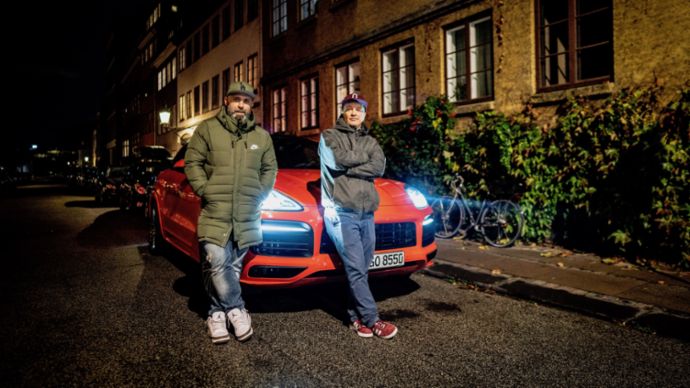 Niko Hüls, Sune Pejtersen, l-r, Cayenne S Coupé, Roadtrip Back2Tape, Kopenhagen, 2020, Porsche AG