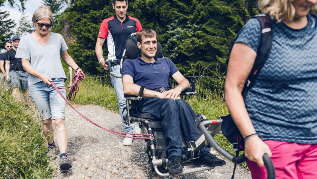Porsche und Partner entwickeln Trekkingrollstuhl weiter