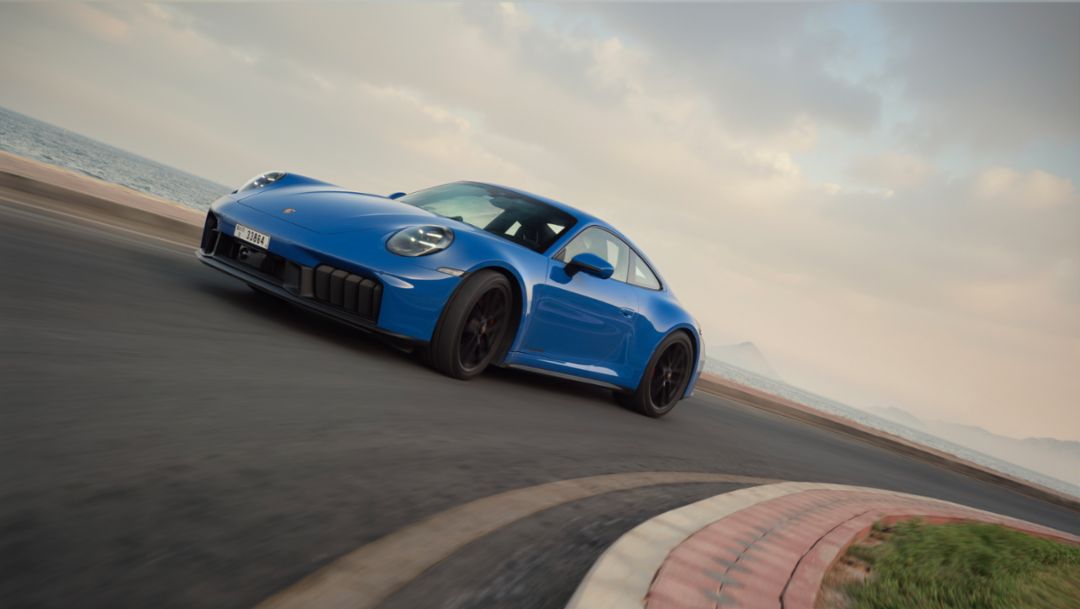 Listicle: Porsche 911 Carrera GTS T-Hybrid