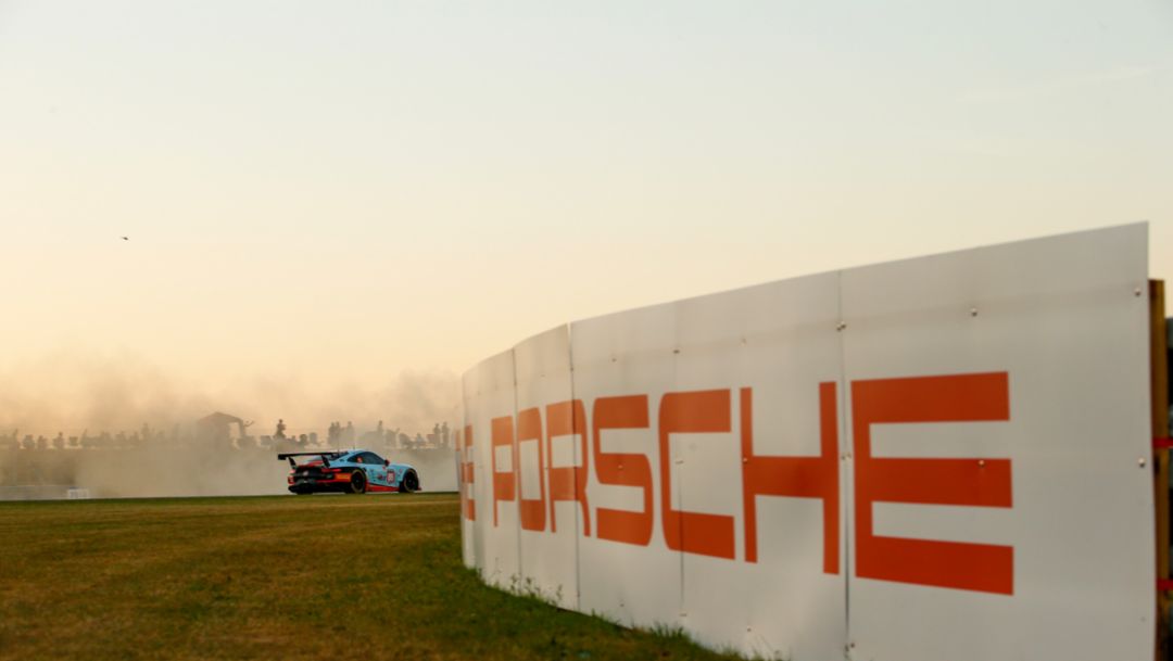 Cuando los pilotos hacen bailar al Porsche 911 RSR