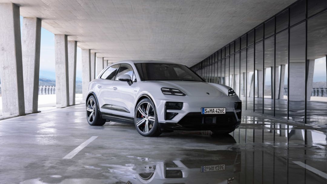 Jörg Kerner explains the new Macan