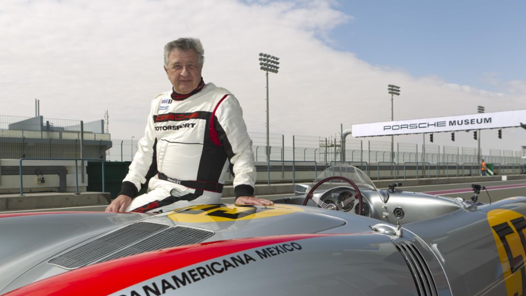 保时捷悼念传奇车手 Hans Herrmann