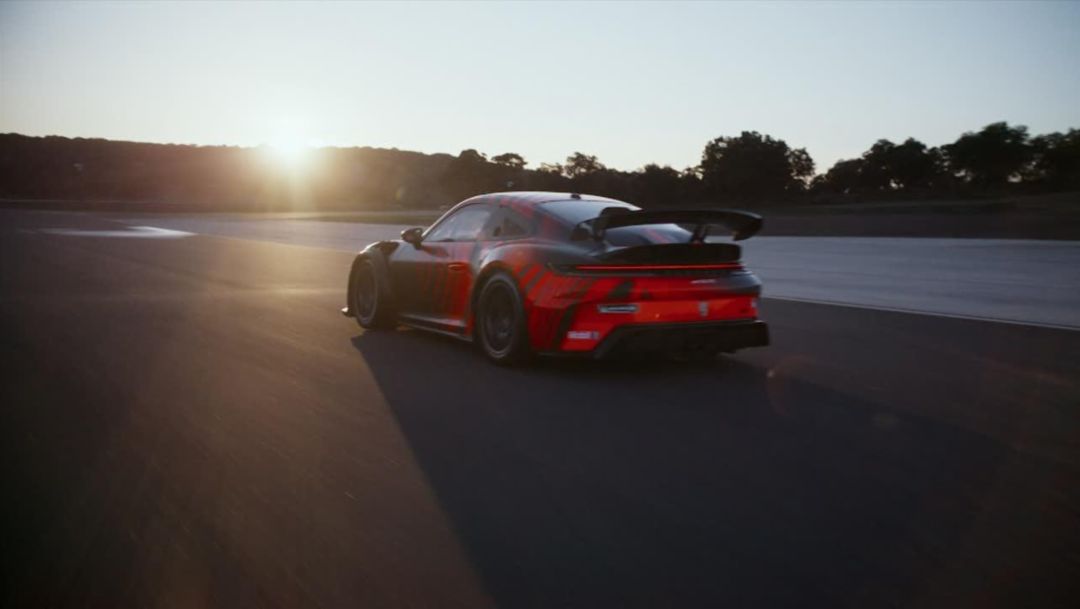The new GT4 R: A 911 (Short version)