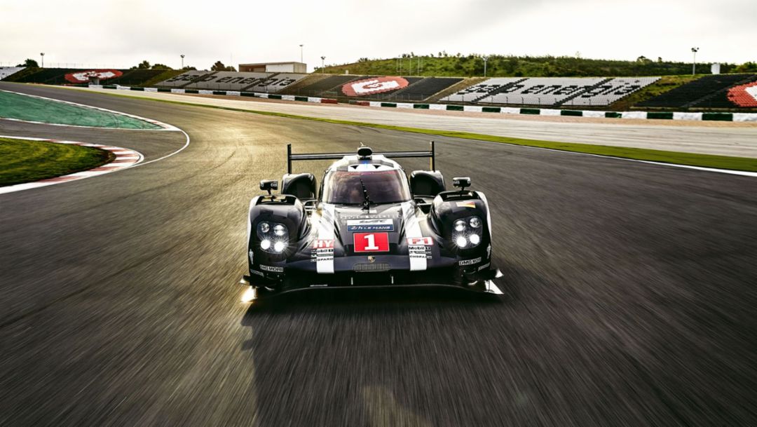 Porsche c&eacute;l&egrave;bre les 75 ans de Porsche Motorsport au salon R&eacute;tromobile