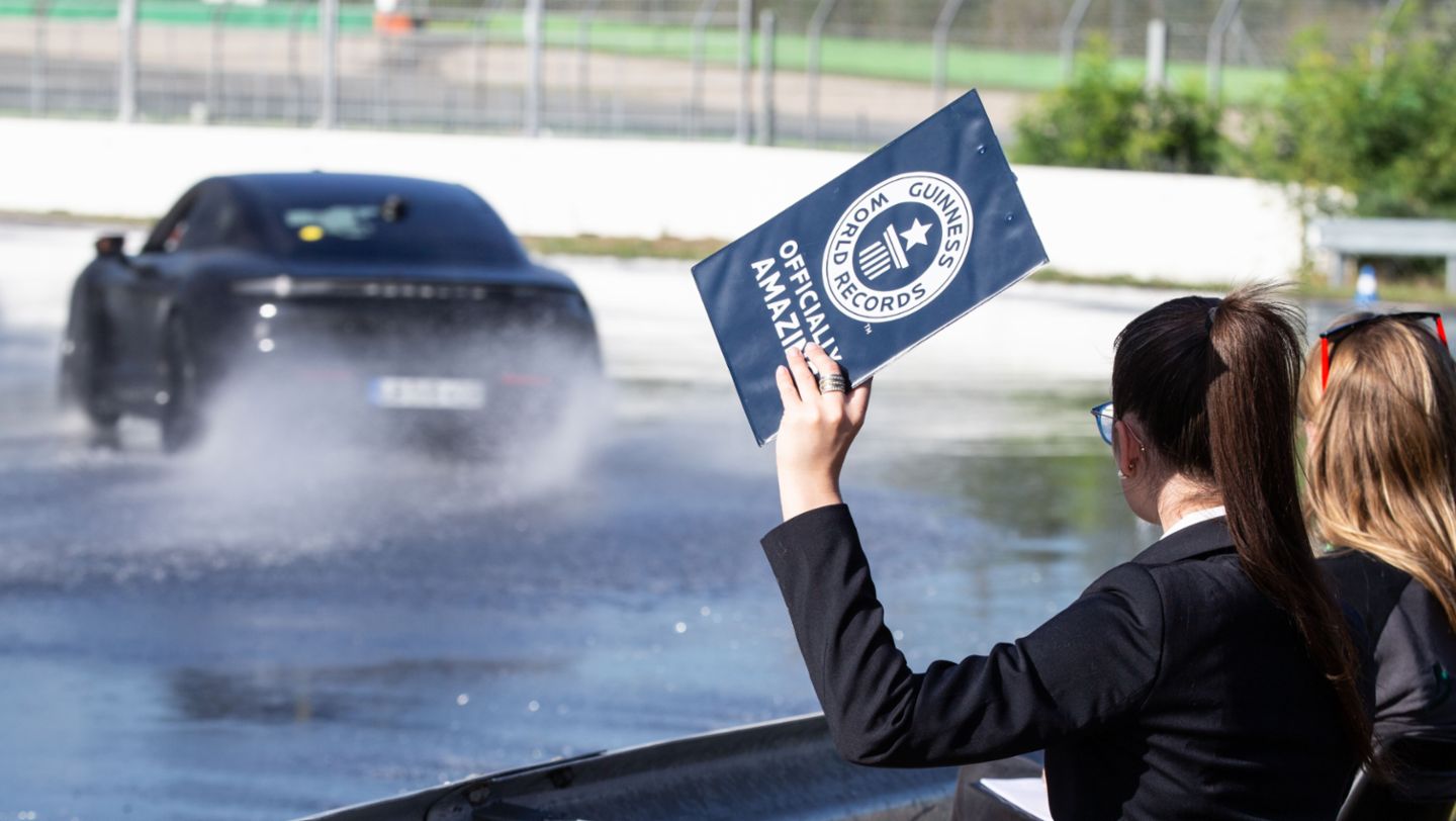 Taycan drift record, Porsche Experience Centre (PEC) Hockenheimring, 2020, Porsche AG