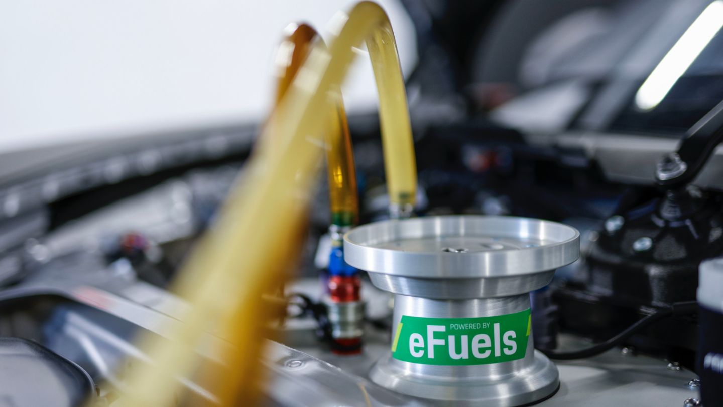 eFuel in Porsche Mobil 1 Supercup, Silverstone, United Kingdom, 2024, Porsche AG